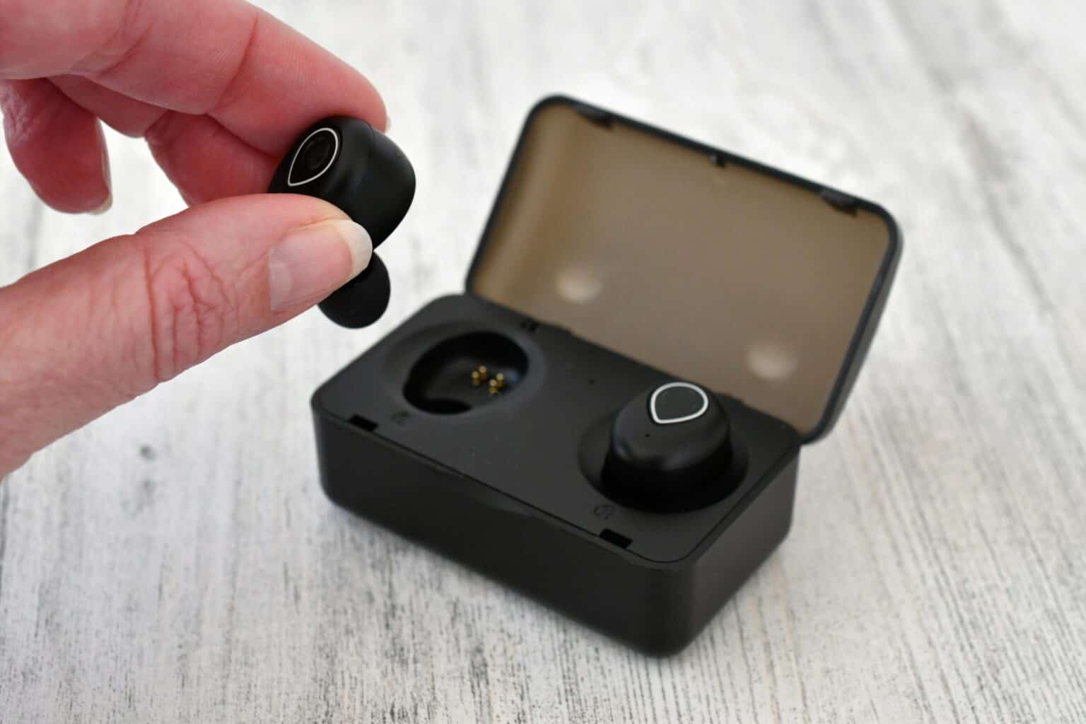 How To Charge Bluetooth Headphones The Gadget Buyer Tech Advice