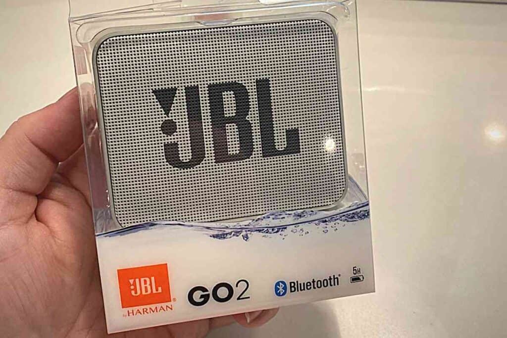 JBL Go 2 Why Is My JBL Speaker Blinking Red? (Explained!)