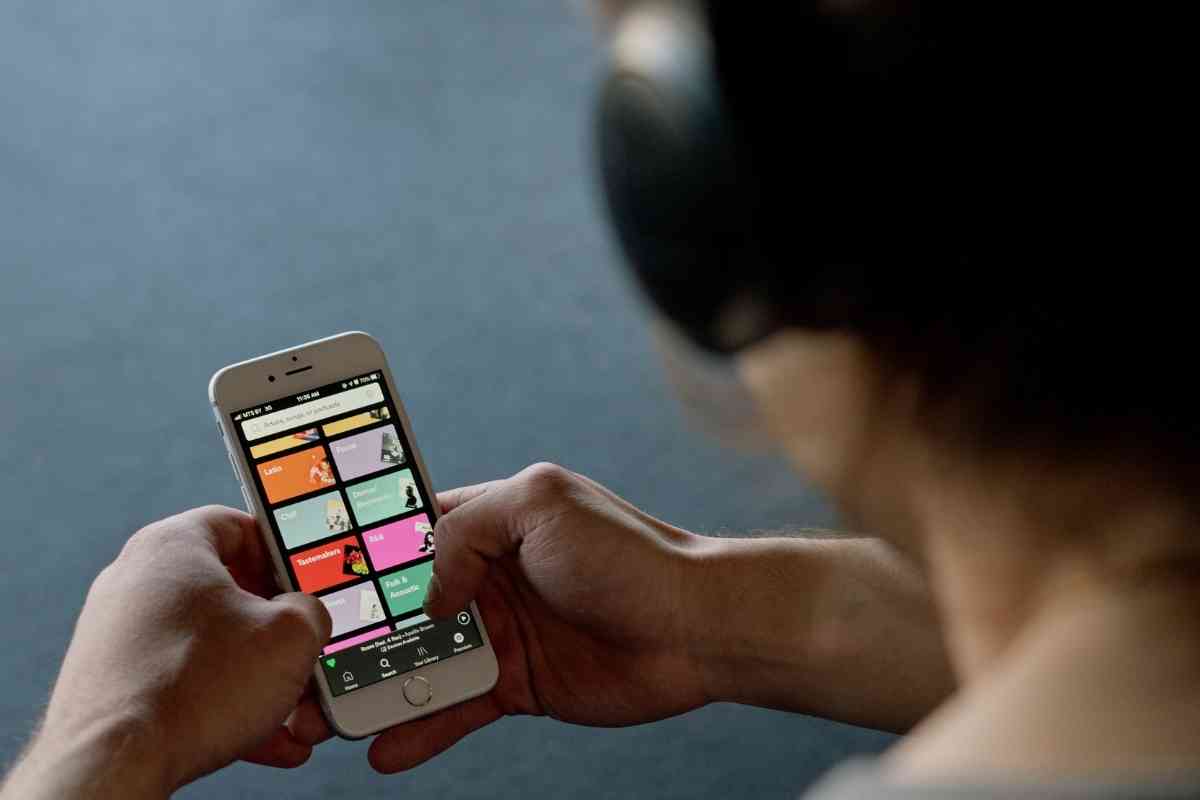 How Do I Connect Bluetooth Headphones To My IPhone? The Gadget Buyer