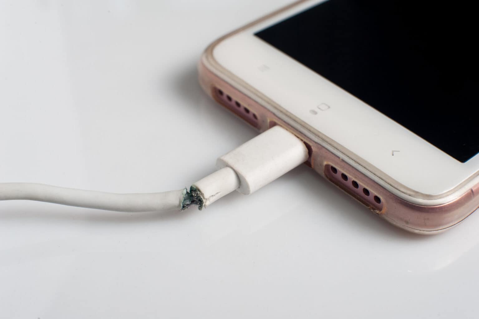 Here's Why Your IPad Chargers Keep Breaking (Explained!) The Gadget