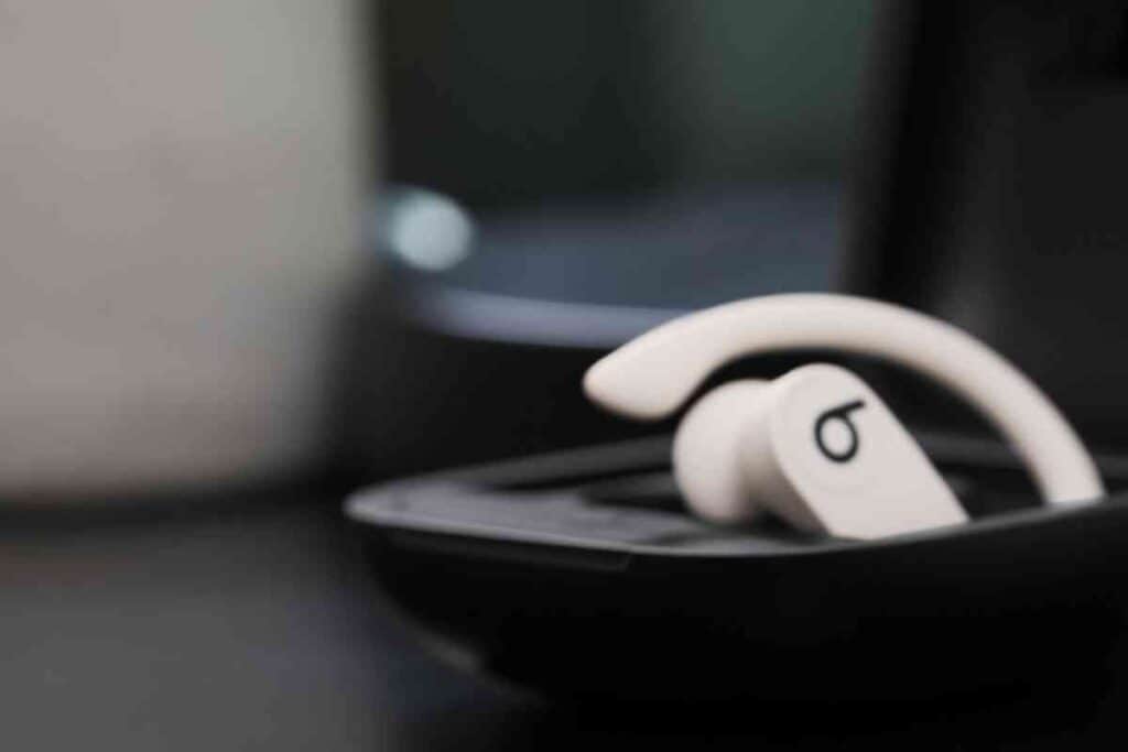 Can t Reset Powerbeats Pro Fixed The Gadget Buyer Tech Advice