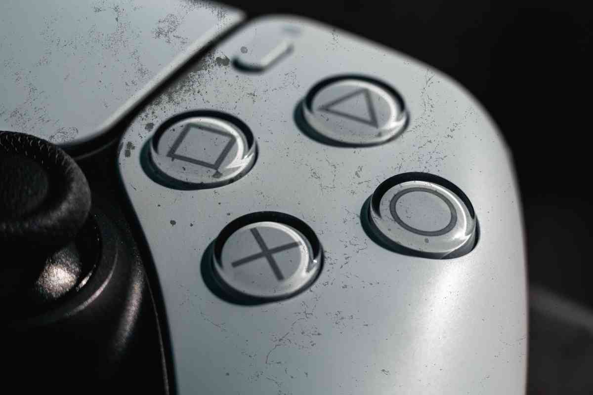 Why-Do-PS5-Controllers-Get-Dirty.jpg
