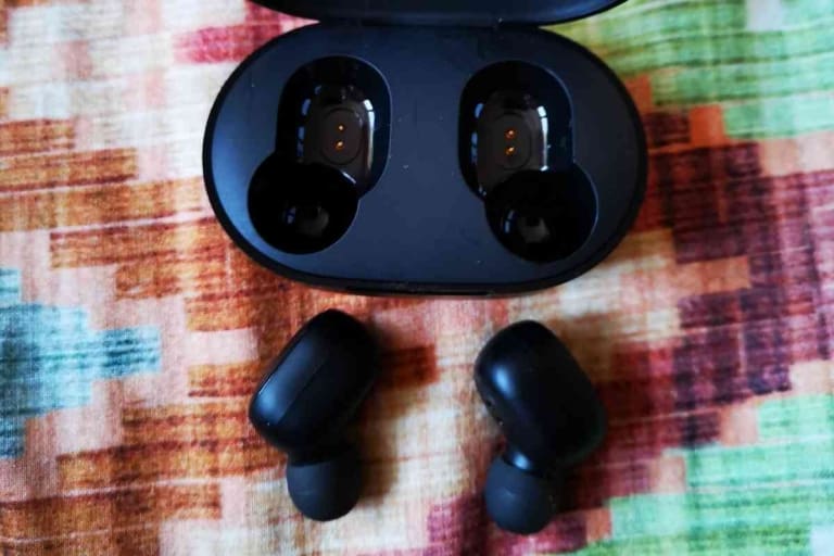 Skullcandy Sesh Evo Not Charging? [Solution!] The Gadget Buyer Tech