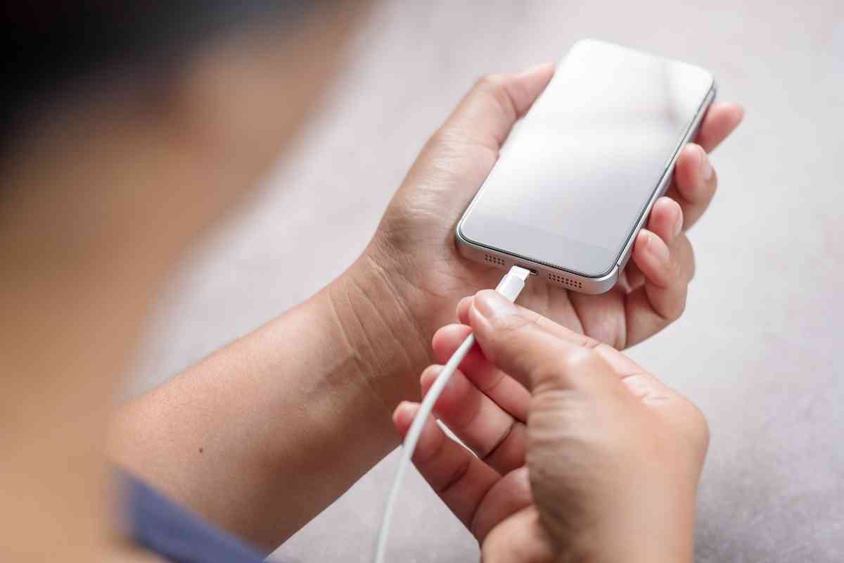 why-is-my-phone-charger-hot-is-it-dangerous-the-gadget-buyer-tech