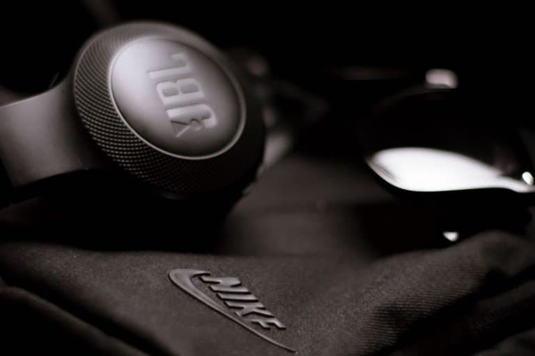 Why Do My JBL Headphones Keep Pausing? 5 Reasons! The Gadget Buyer