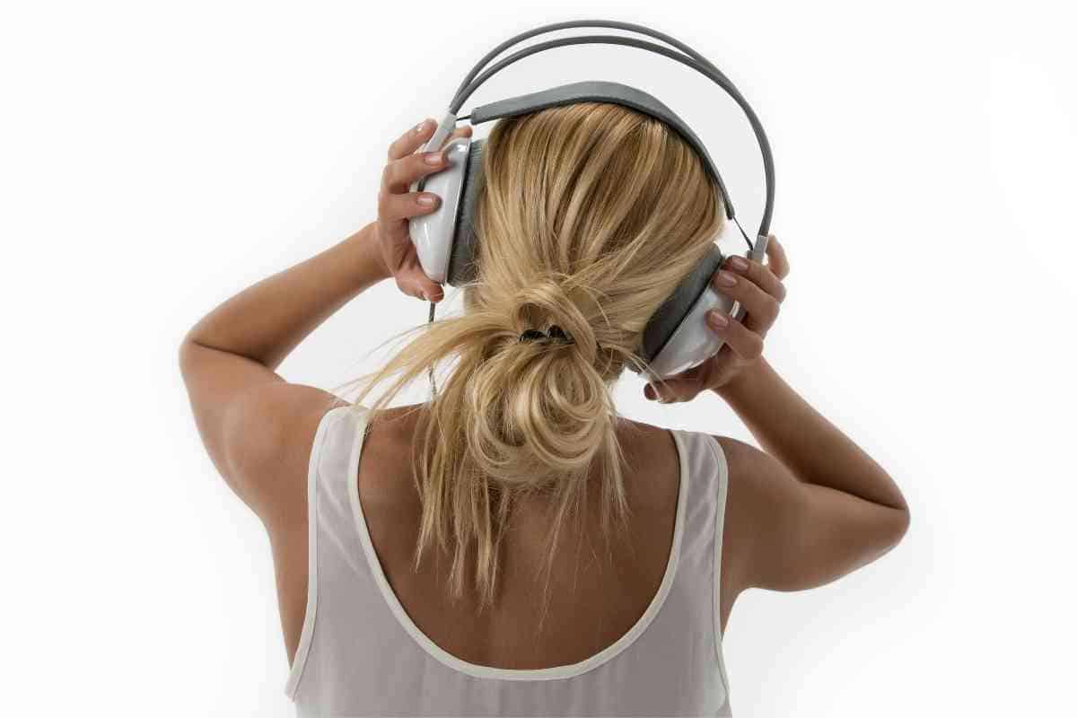 Why Do My JBL Headphones Keep Turning Off? Fixed! The Gadget Buyer