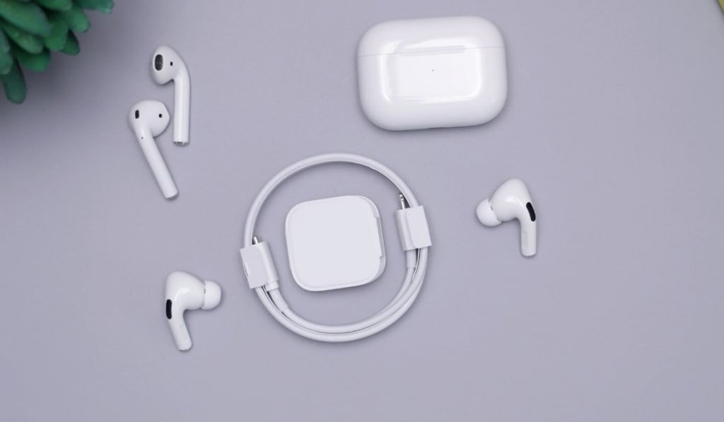 Airpods and Airpod pro 