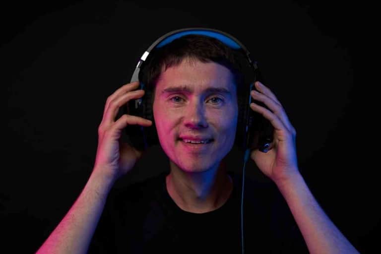 How To Test Your Microphone On An Xbox One And Xbox Series X/S The