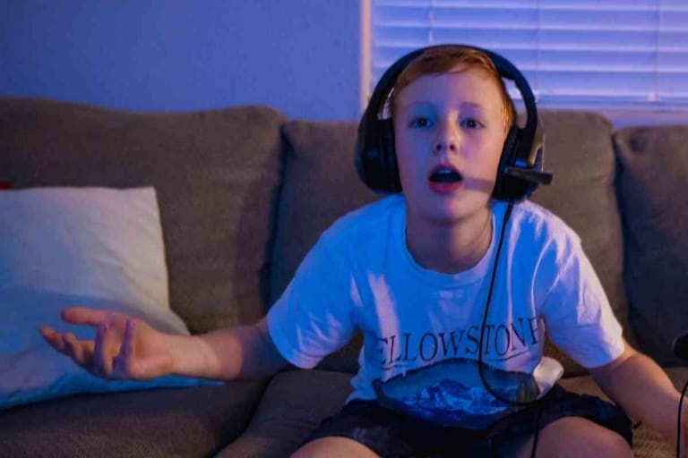 How To Test Your Microphone On An Xbox One And Xbox Series X/S The