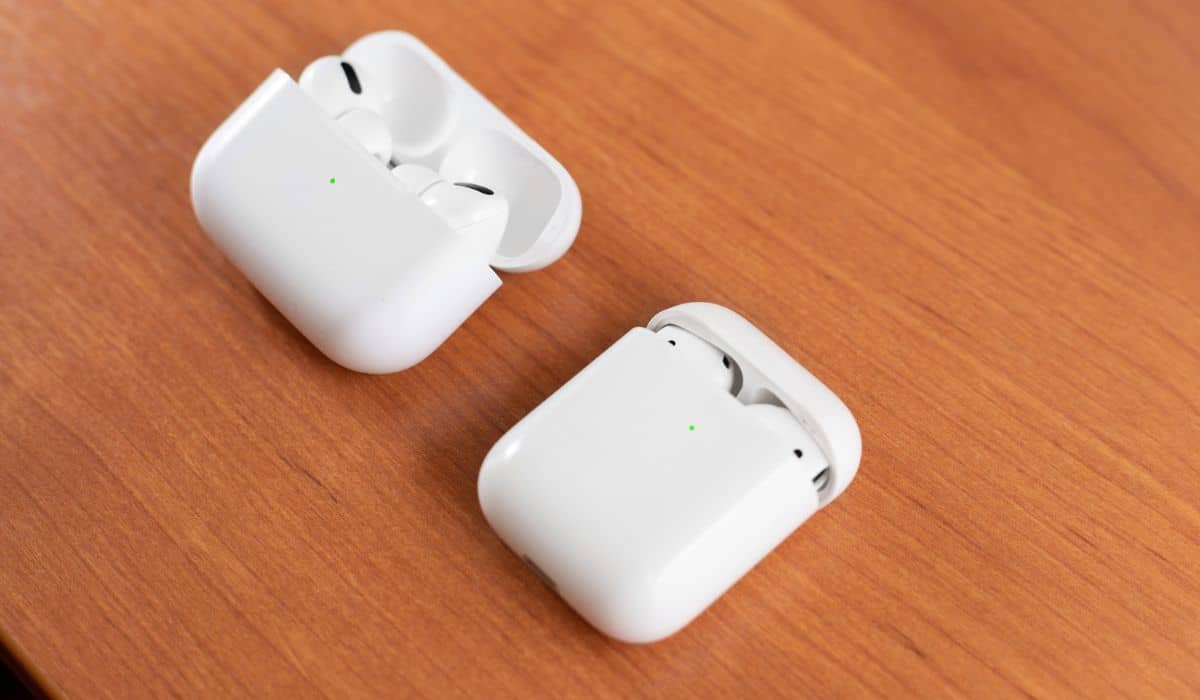 Airpods Vs. Airpods Pro: Differences & Similarities Explained - The 