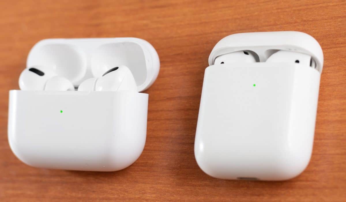 What You Need To Know About Your AirPods Case Battery - The Gadget ...