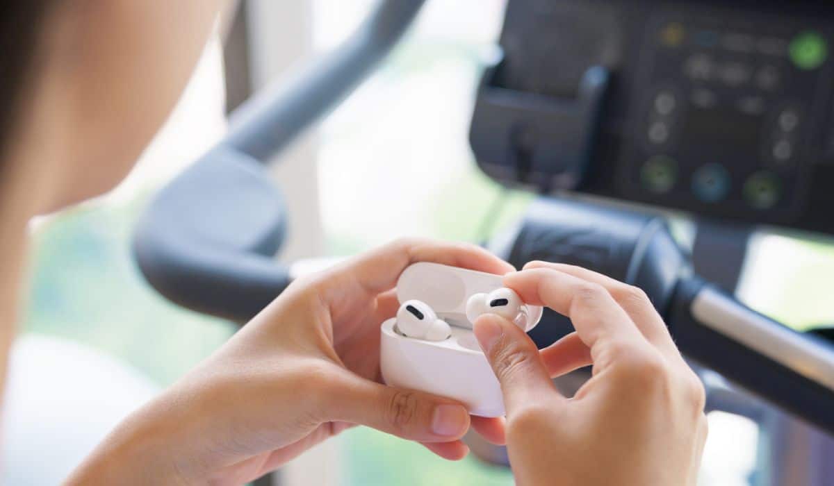 Why Your AirPods Pro Can't Double As Ear Protection The Gadget Buyer