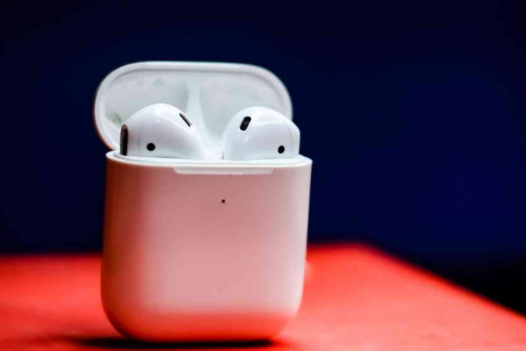 Can You Charge AirPods Without The Case 1 1 Can You Charge AirPods Without The Case? Only 2 Ways To Do It!