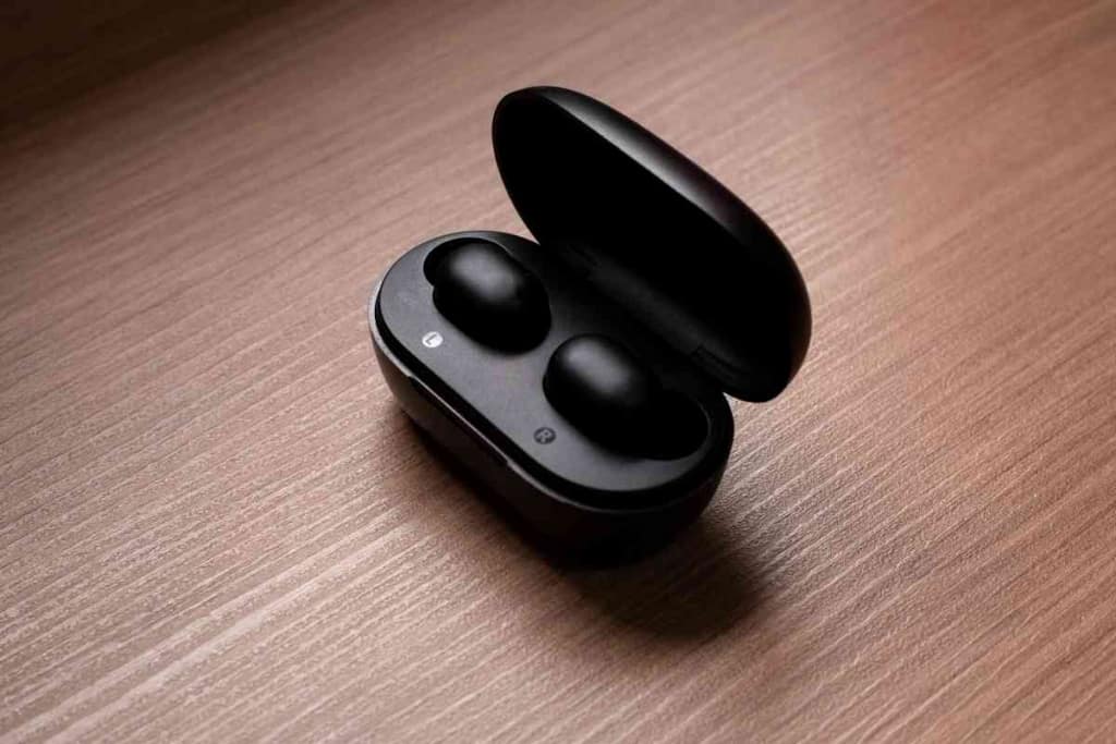 Does Apple Make Black AirPods 1 Does Apple Make Black AirPods? 4 Paths To Black Earbuds