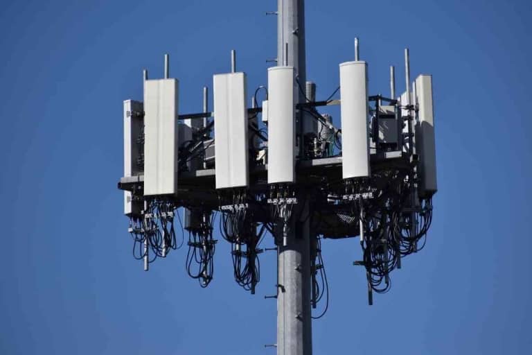 Does Cricket Use Verizon Towers? Who Do They Use? The Gadget Buyer Tech Advice