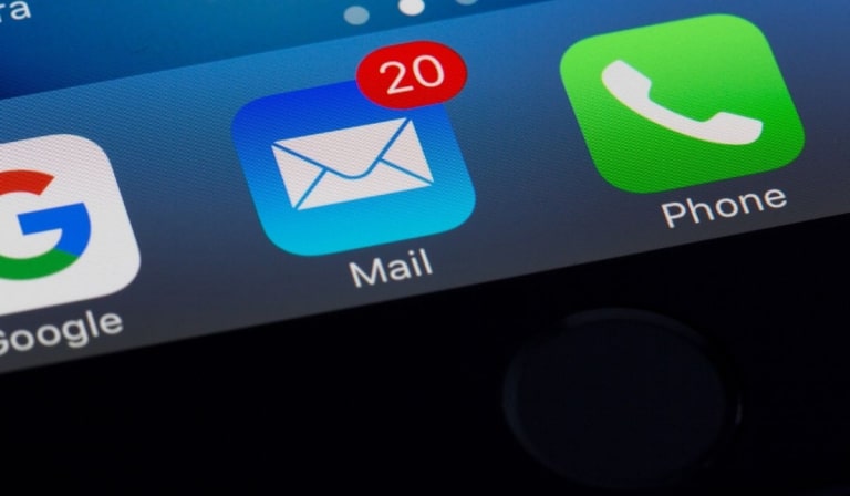 How To Turn On Automatic Email Updates On Your iPhone