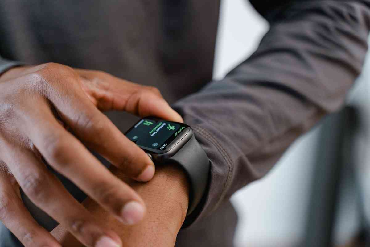 how-to-remove-scratches-from-apple-watch-glass-the-gadget-buyer