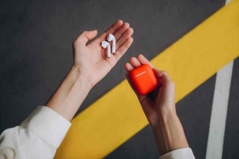 Can You Connect Airpods Without A Case? The Gadget Buyer Tech Advice