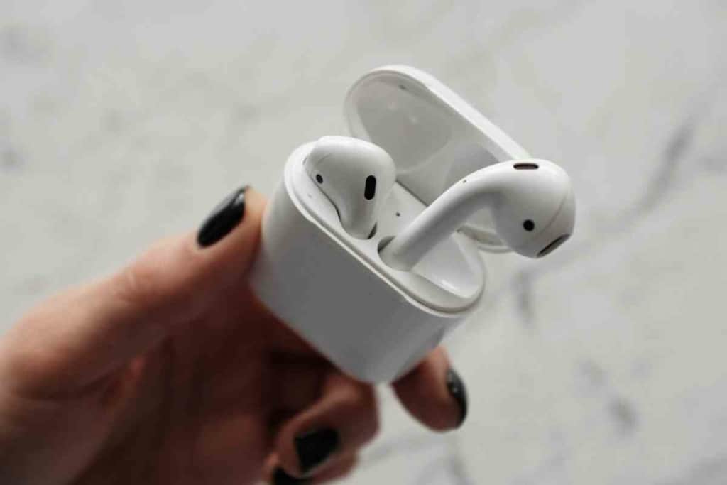 how to tell what generation airpods How To Tell What Generation AirPods You Have (1 Or 2)