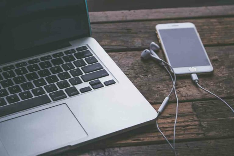 3 Reasons Why Your iPhone Beeps When You Plug It Into A Laptop