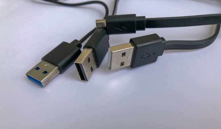 usb 3.0 and 2.0 cable connector sockets
