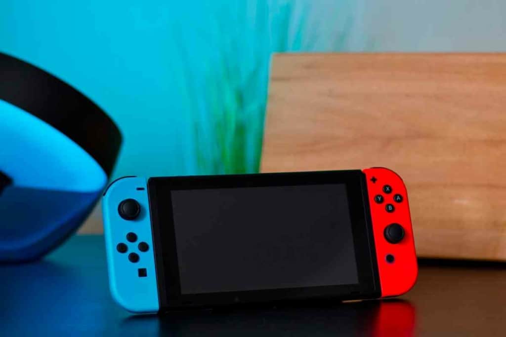 Can You Charge A Nintendo Switch With A Phone Charger? - The Gadget Buyer |  Tech Advice