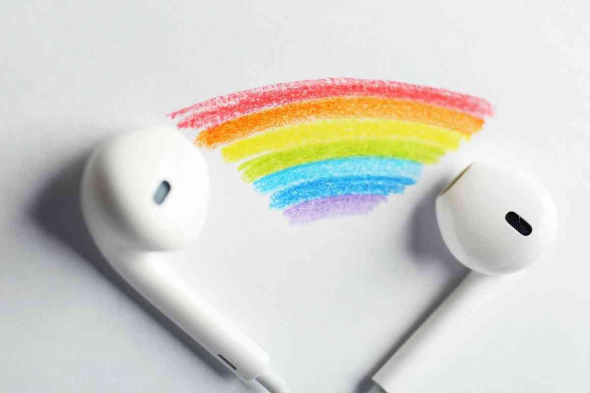 What Does Airpods Red Light Mean? The Gadget Buyer Tech Advice