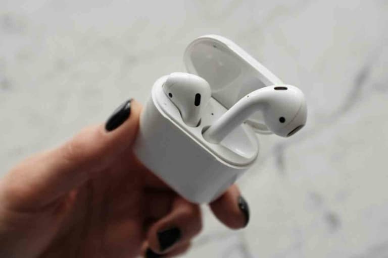 What Does Airpods Red Light Mean? The Gadget Buyer Tech Advice