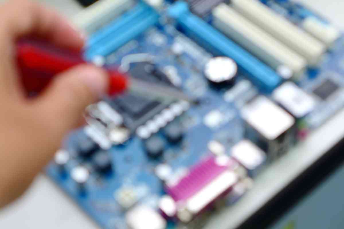 Does A Motherboard Come With Mounting Screws? The Gadget Buyer Tech