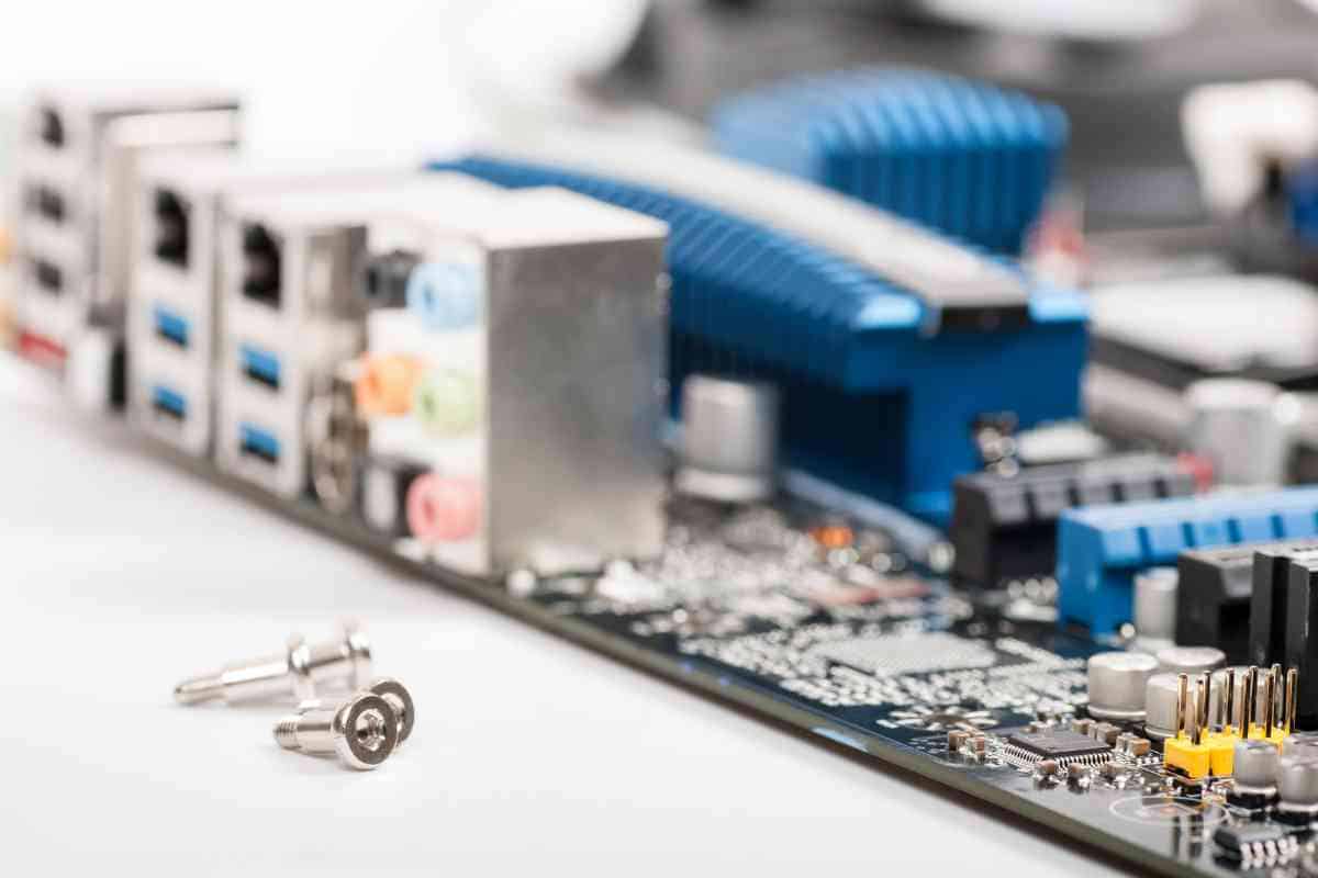 Does A Motherboard Come With Mounting Screws? The Gadget Buyer Tech