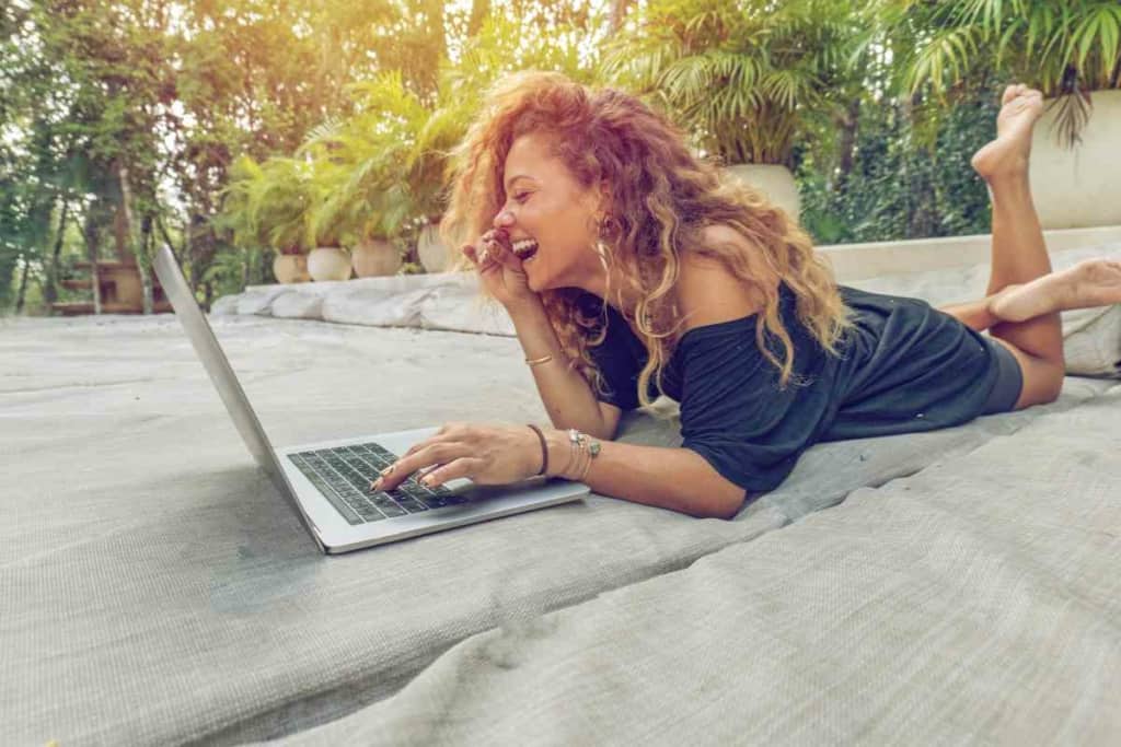 best laptop for sunlight Best Laptop Screen for Sunlight: Top Picks for Clear Visibility Outdoors